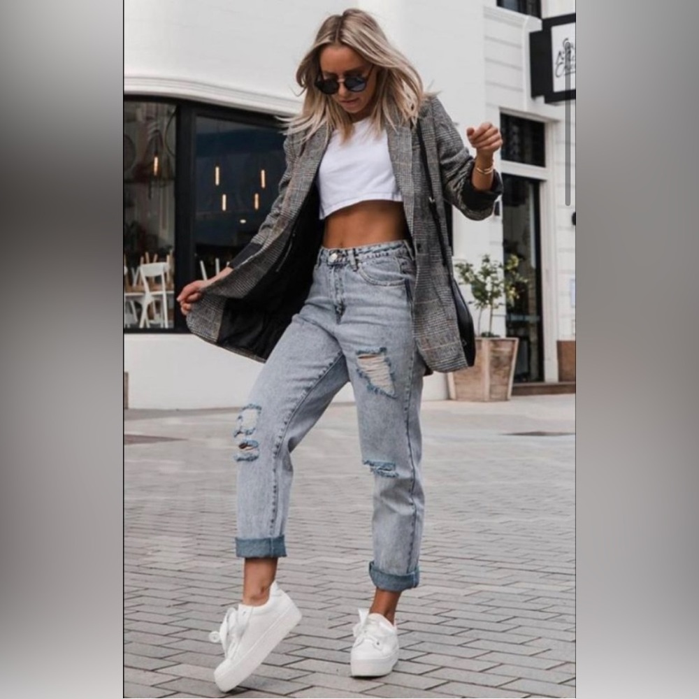 WhiteFox Moving on Boyfriend Jeans NWT Washed Blue Denim / Medium